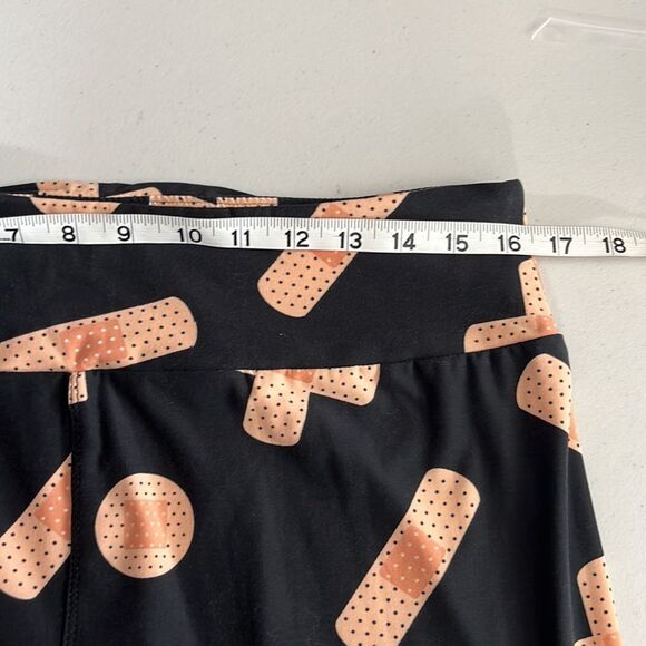 LuLaRoe Bandaid Print Leggings Black Size TC2 Fits 20-26 - Picture 6 of 8